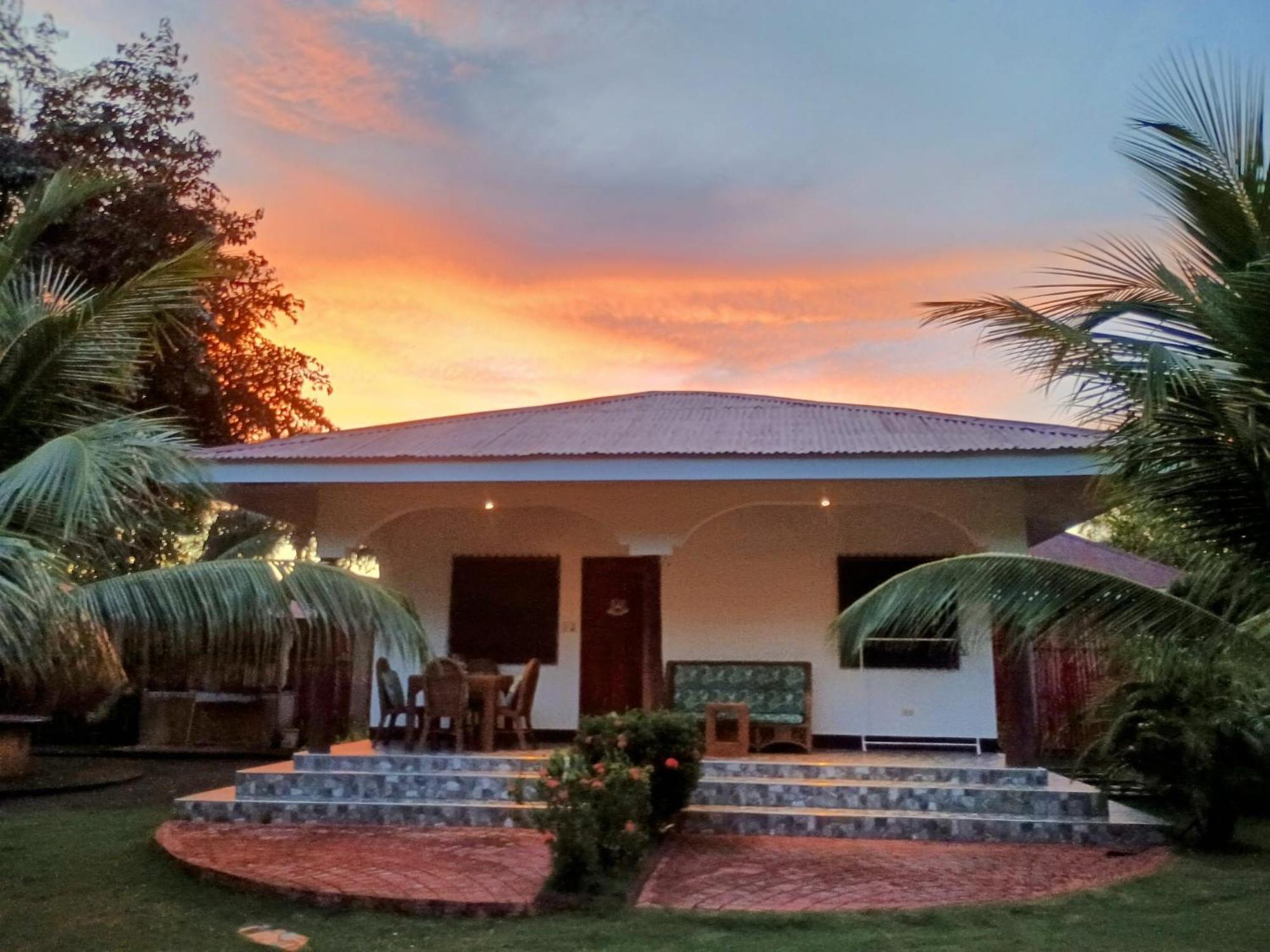 E&N Paradise Island Resort Siquijor Bilik gambar